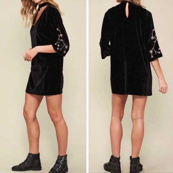 Gypsy 05 Velvet 3/4 Sleeve Beaded Keyhole Back Mini Dress - Picture 3 of 16